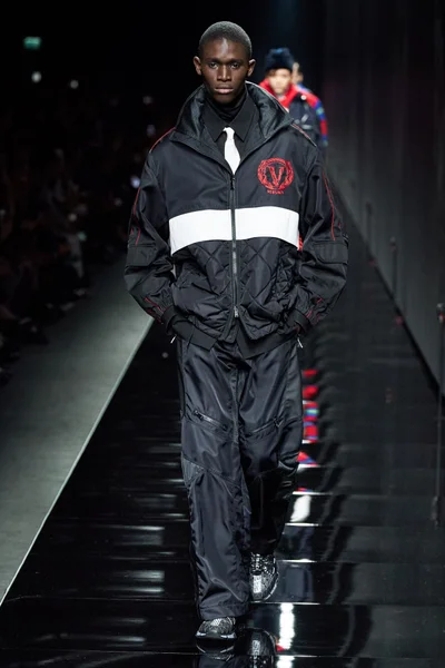 Look 19